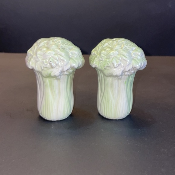 Vintage Salt & Pepper Shakers Japan Green Celery Ceramic Collectible - Picture 3 of 7